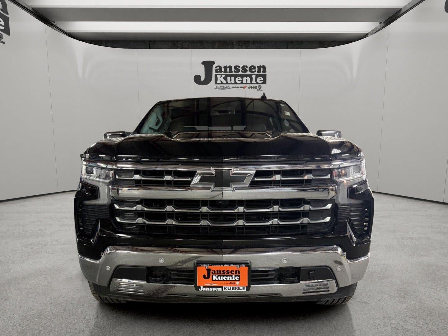 Used 2022 Chevrolet Silverado 1500 LTZ w/ LTZ Convenience Package II AWD/4WD image 3
