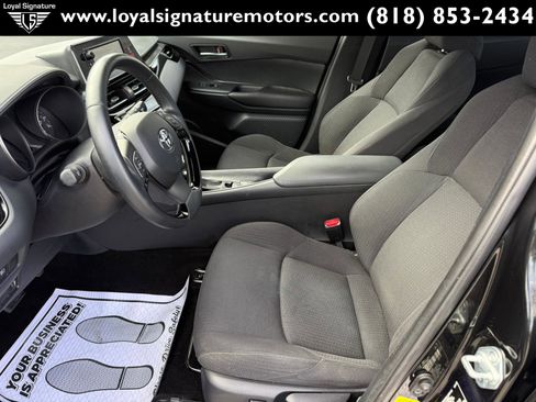 Used 2018 Toyota C-HR XLE FWD image 15