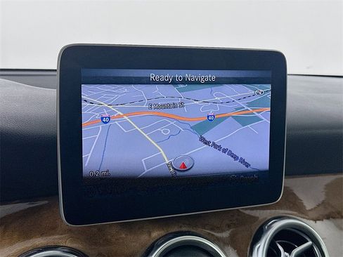 Used 2019 Mercedes-Benz GLA 250 4MATIC w/ Premium Package image 19