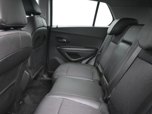 Used 2020 Chevrolet Trax LT w/ LT Convenience Package image 11