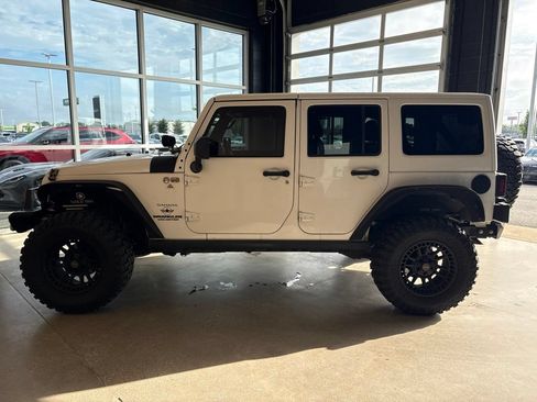 Used 2011 Jeep Wrangler Unlimited Sahara w/ Mopar Chrome Edition Group AWD/4WD image 7