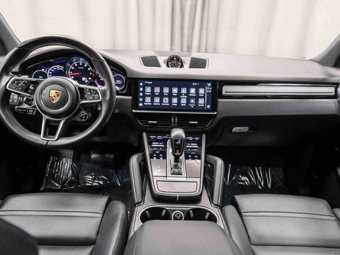 Used 2022 Porsche Cayenne Platinum Edition image 13