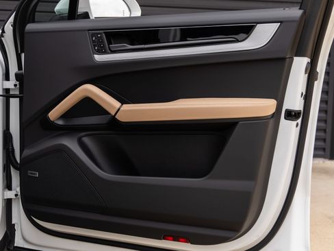 New 2026 Porsche Cayenne Coupe AWD/4WD image 40