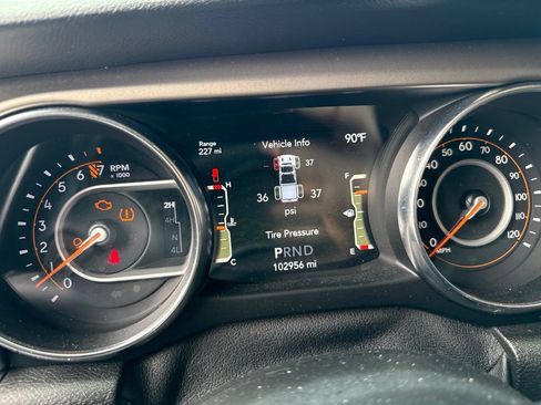Used 2020 Jeep Gladiator Sport w/ Quick Order Package 24S AWD/4WD image 13