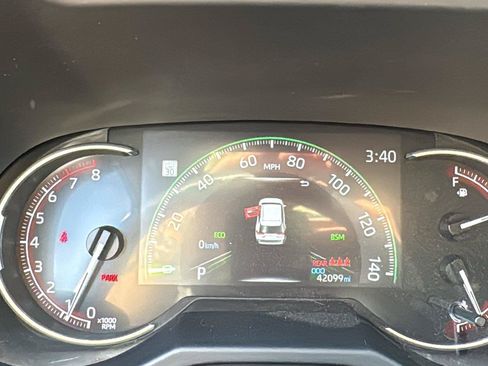 Used 2025 Toyota RAV4 XLE FWD image 10