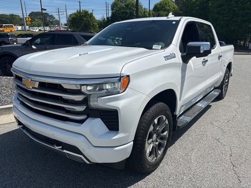 Used 2024 Chevrolet Silverado 1500 High Country w/ Technology Package AWD/4WD image 4