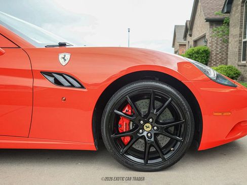 Used 2012 Ferrari California RWD image 11