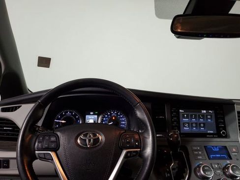 Used 2019 Toyota Sienna XLE image 14