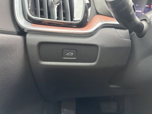 Certified 2025 Volvo V60 B5 Cross Country Plus image 31