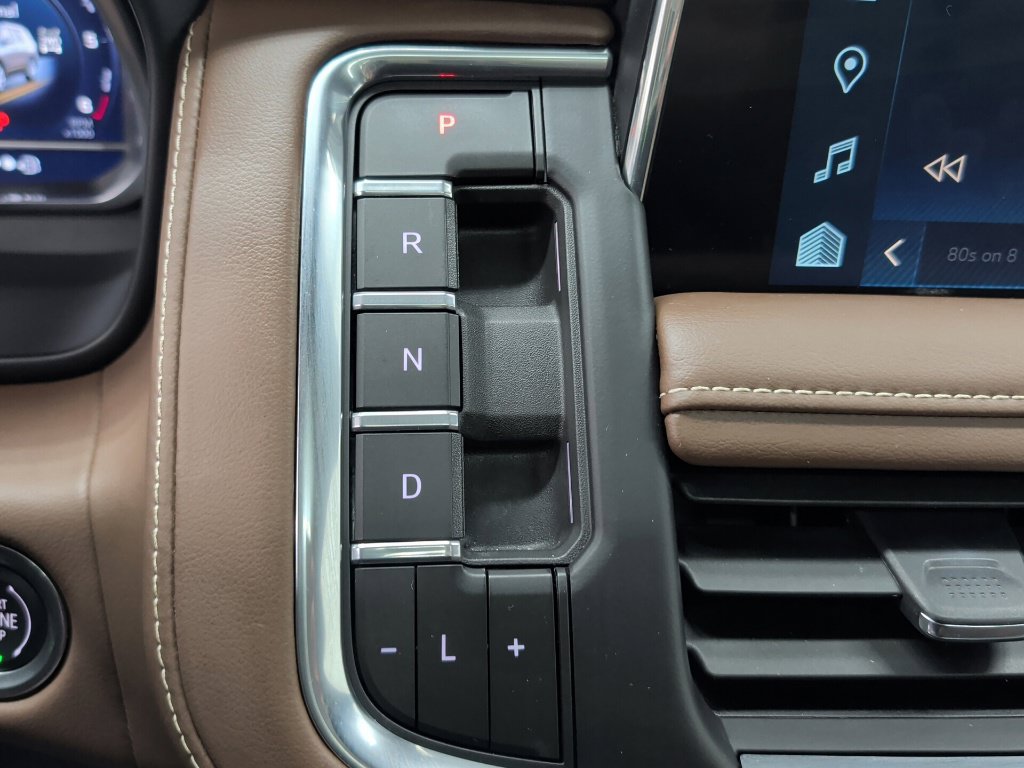 Used 2024 Chevrolet Tahoe High Country AWD/4WD image 19