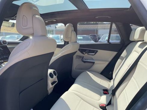 Used 2025 Mercedes-Benz GLC 300 4MATIC image 14