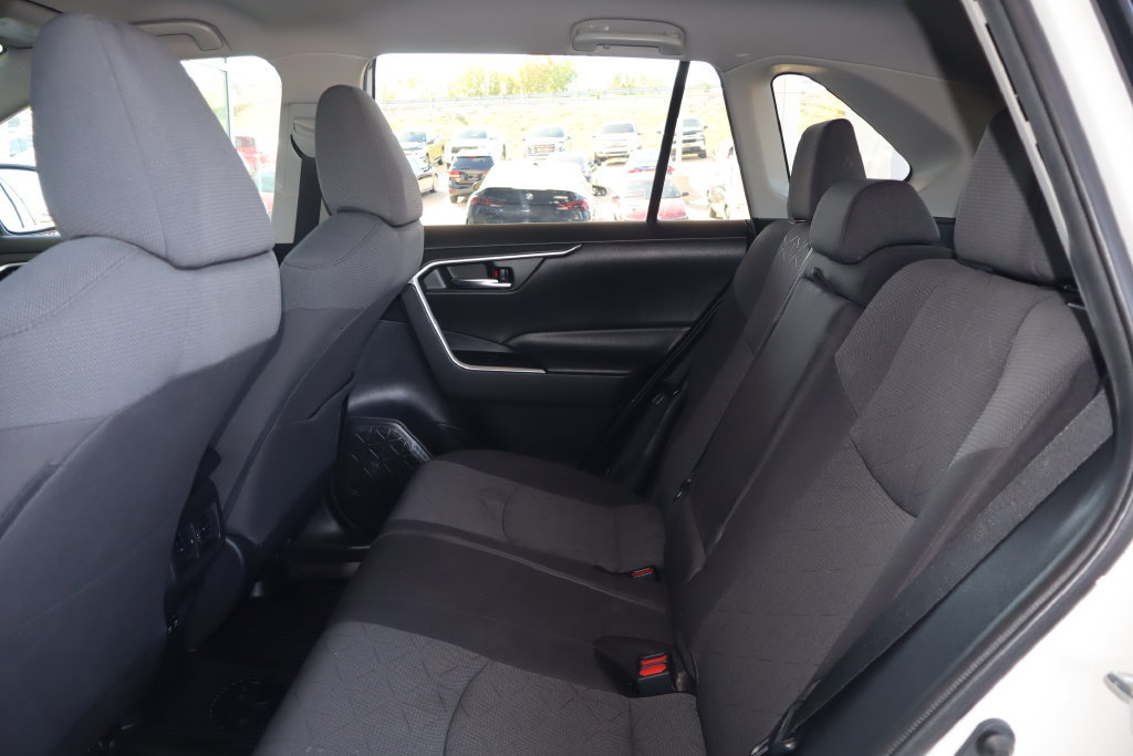 Used 2020 Toyota RAV4 XLE FWD image 31