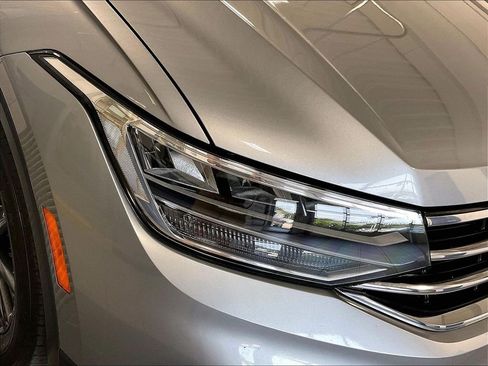 Used 2023 Volkswagen Tiguan SE AWD/4WD image 33