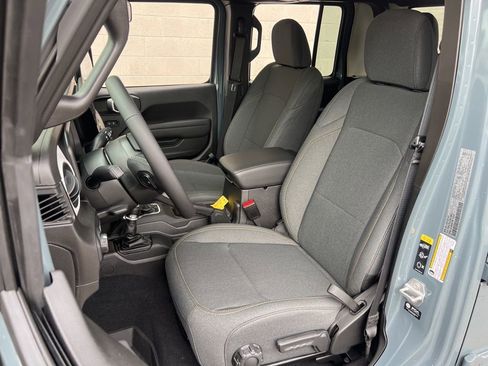 New 2025 Jeep Gladiator Sport image 19