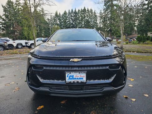 New 2026 Chevrolet Equinox EV LT image 2