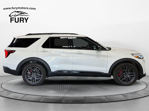 Used 2025 Ford Explorer ST AWD/4WD image 2