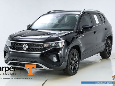 Used 2023 Volkswagen Taos SE w/ Panoramic Sunroof Package FWD image 39