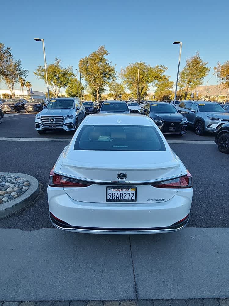 Used 2025 Lexus ES 300h w/ Premium Package FWD image 5