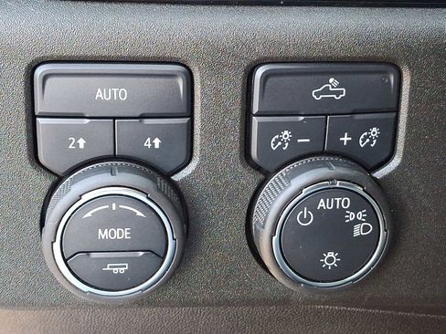 Used 2025 Chevrolet Silverado 1500 LT image 25