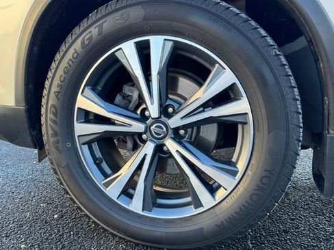 Used 2019 Nissan Rogue SV w/ Premium Package image 31