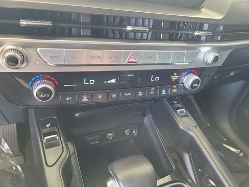 Used 2023 Kia Telluride S AWD/4WD image 21
