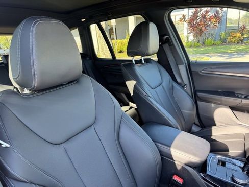 Used 2024 BMW X3 xDrive30i image 12