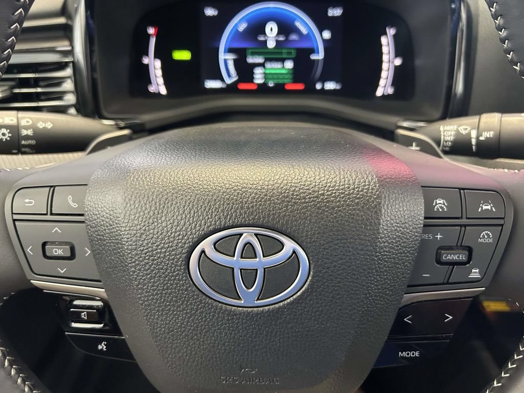 Used 2025 Toyota Camry SE w/ Convenience Package FWD image 29