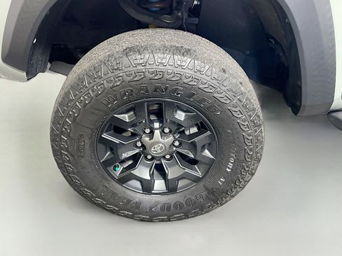 Used 2022 Toyota Tacoma TRD Off-Road w/ Technology Package RWD image 13
