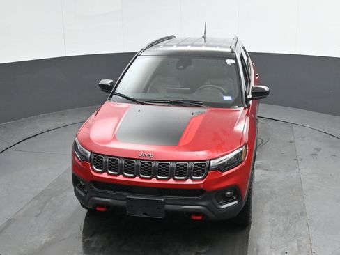 Used 2025 Jeep Compass Trailhawk AWD/4WD image 33