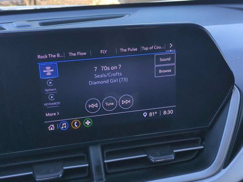 Used 2025 Chevrolet Trax RS w/ Driver Confidence Package FWD image 13
