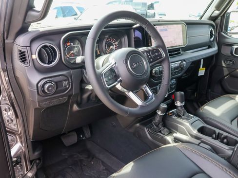 New 2026 Jeep Wrangler Unlimited Sahara AWD/4WD image 3
