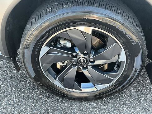 Certified 2025 Nissan Rogue SV w/ SV Premium Package FWD image 8