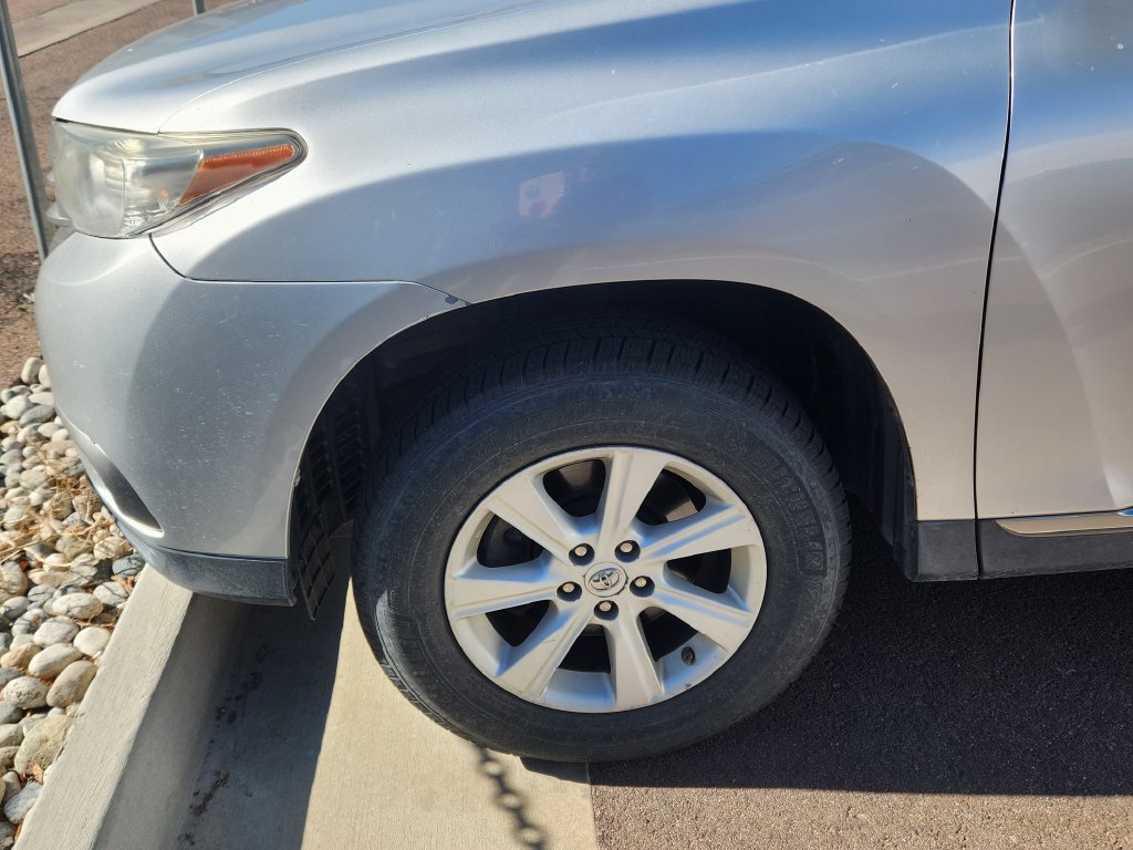 Used 2013 Toyota Highlander Plus AWD/4WD image 5