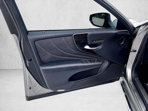 Used 2021 Lexus LS 500 w/ Accessory Package (Z2) RWD image 18
