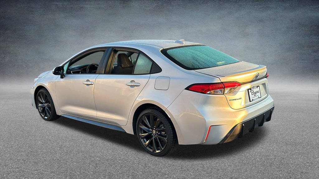 Used 2025 Toyota Corolla SE FWD image 5
