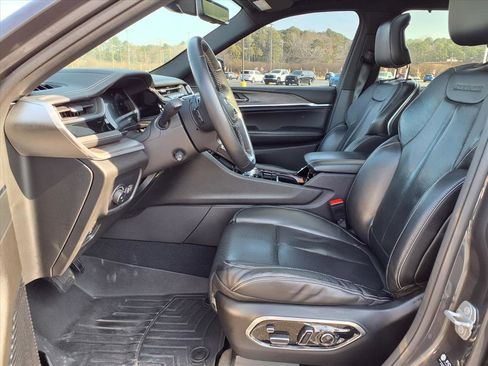 Used 2022 Jeep Grand Cherokee Overland w/ Luxury Tech Group IV image 3