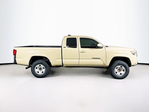 Used 2018 Toyota Tacoma SR5 image 10