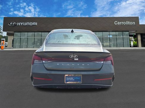 Certified 2025 Hyundai Elantra Sport FWD image 6