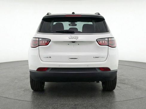 Used 2025 Jeep Compass Limited image 7