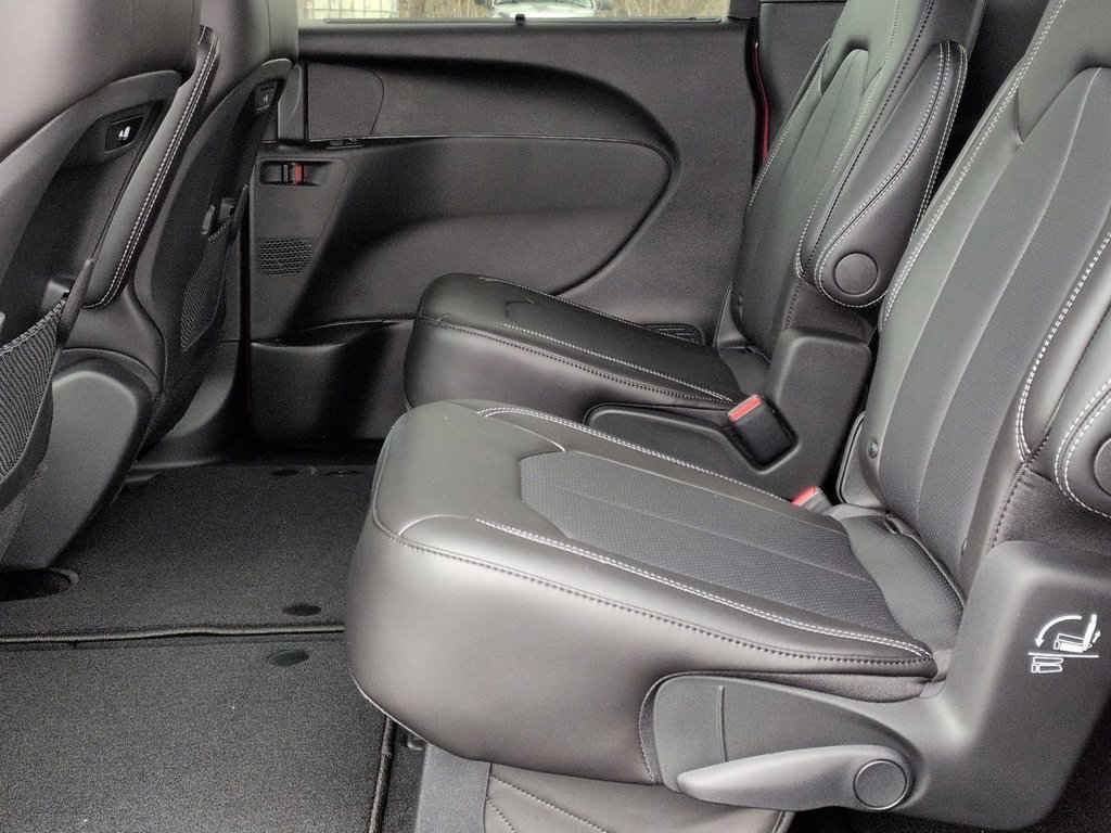 New 2026 Chrysler Pacifica Select w/ S Appearance Package AWD/4WD image 19