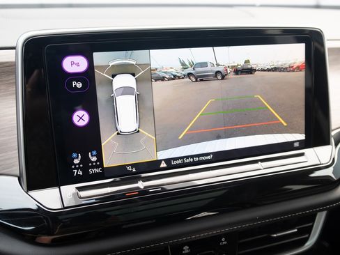 Used 2024 Volkswagen Atlas SEL Premium R-Line image 4