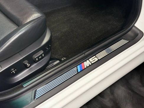 Used 2003 BMW M5 image 39