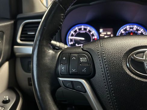 Used 2018 Toyota Highlander AWD V6 image 17