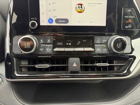 Used 2023 Toyota Highlander L FWD image 16