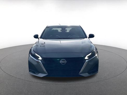 Used 2025 Nissan Altima 2.5 SV image 4