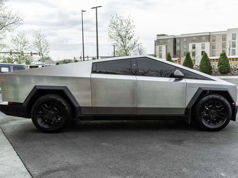 Used 2024 Tesla Cybertruck AWD Crew Cab image 3