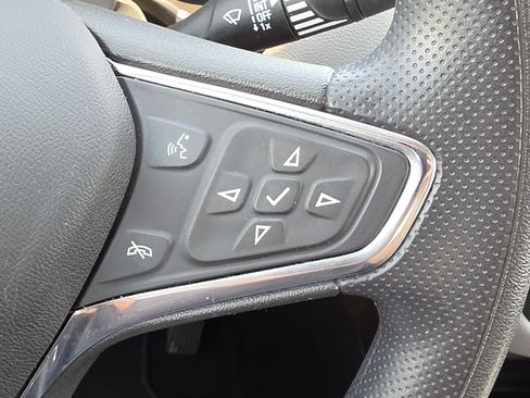 Used 2021 Chevrolet Equinox LT FWD image 16
