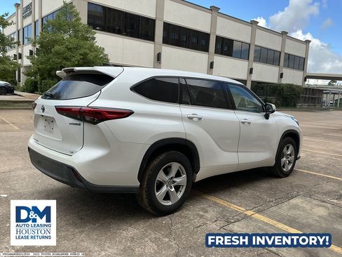 Used 2022 Toyota Highlander LE FWD image 5