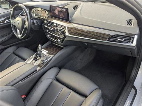 Used 2019 BMW 530e w/ Premium Package image 22