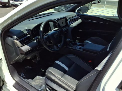 Used 2025 Toyota Camry SE w/ Convenience Package FWD image 16